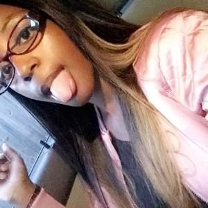 Meet your Posher, Karisha